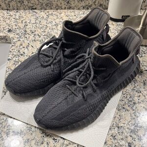 Yeezy static black reflective laces